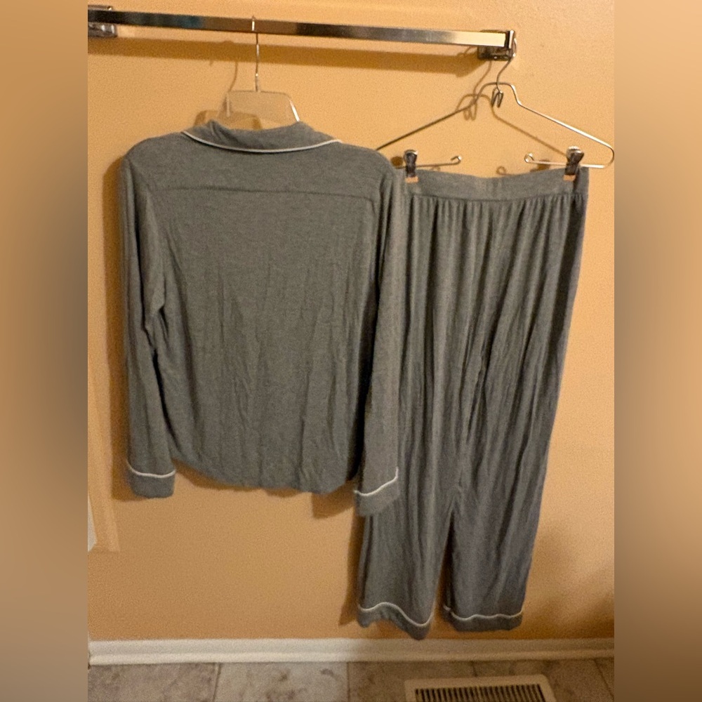 Cozy Earth Bamboo Stretch-Knit Long Sleeve Pajama Set in Gray - Picture 6 of 7